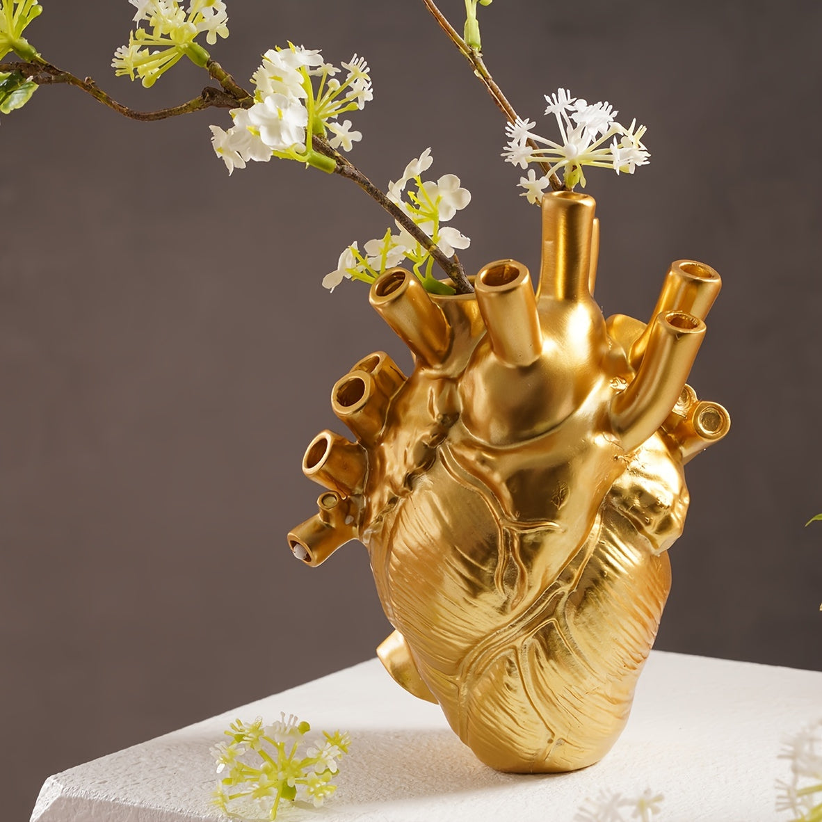 1pc Creative Heart Vase - Resin Decorative Bottle Dried Flower Container.